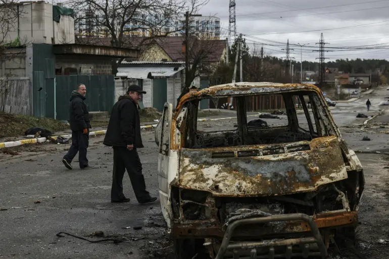 युक्रेनको बुचा शहरमा करिब ३०० व्यक्तिलाई सामूहिक चिहानमा गाडिएको दाबी