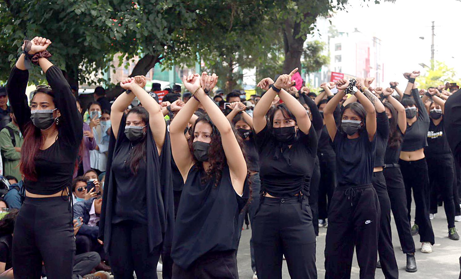 बलात्कारीलाई कारबाहीको माग गर्दै प्रदर्शन (फोटोफिचर)