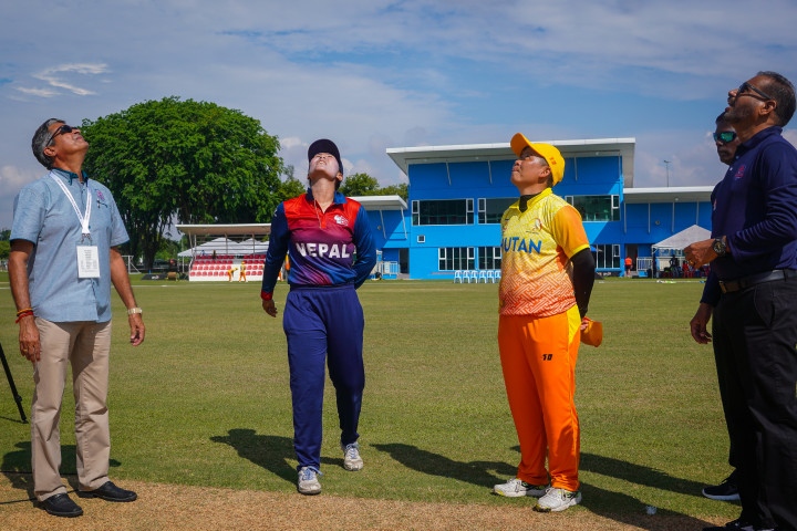 एसीसी महिला टी–२० च्याम्पियनसिप : टस जितेर ब्याटिङ गर्दै नेपाल