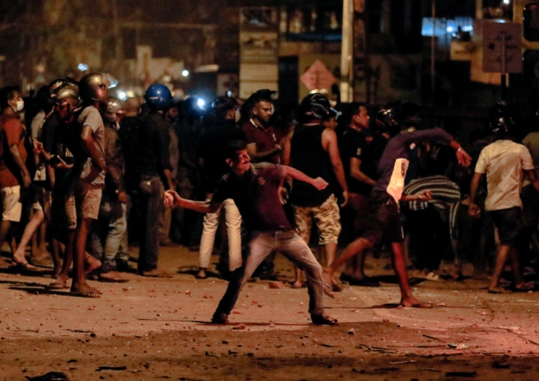 प्रदर्शन हिंसात्मक बनेपछि श्रीलंकाको राजधानी कोलम्बोका केही भागहरूमा कर्फ्यू