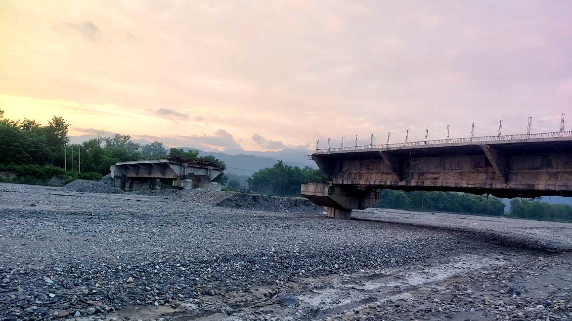 ठेकेदार सम्पर्कविहीन भएपछि केरुङ्गेखोलामा पुल निर्माण अलपत्र