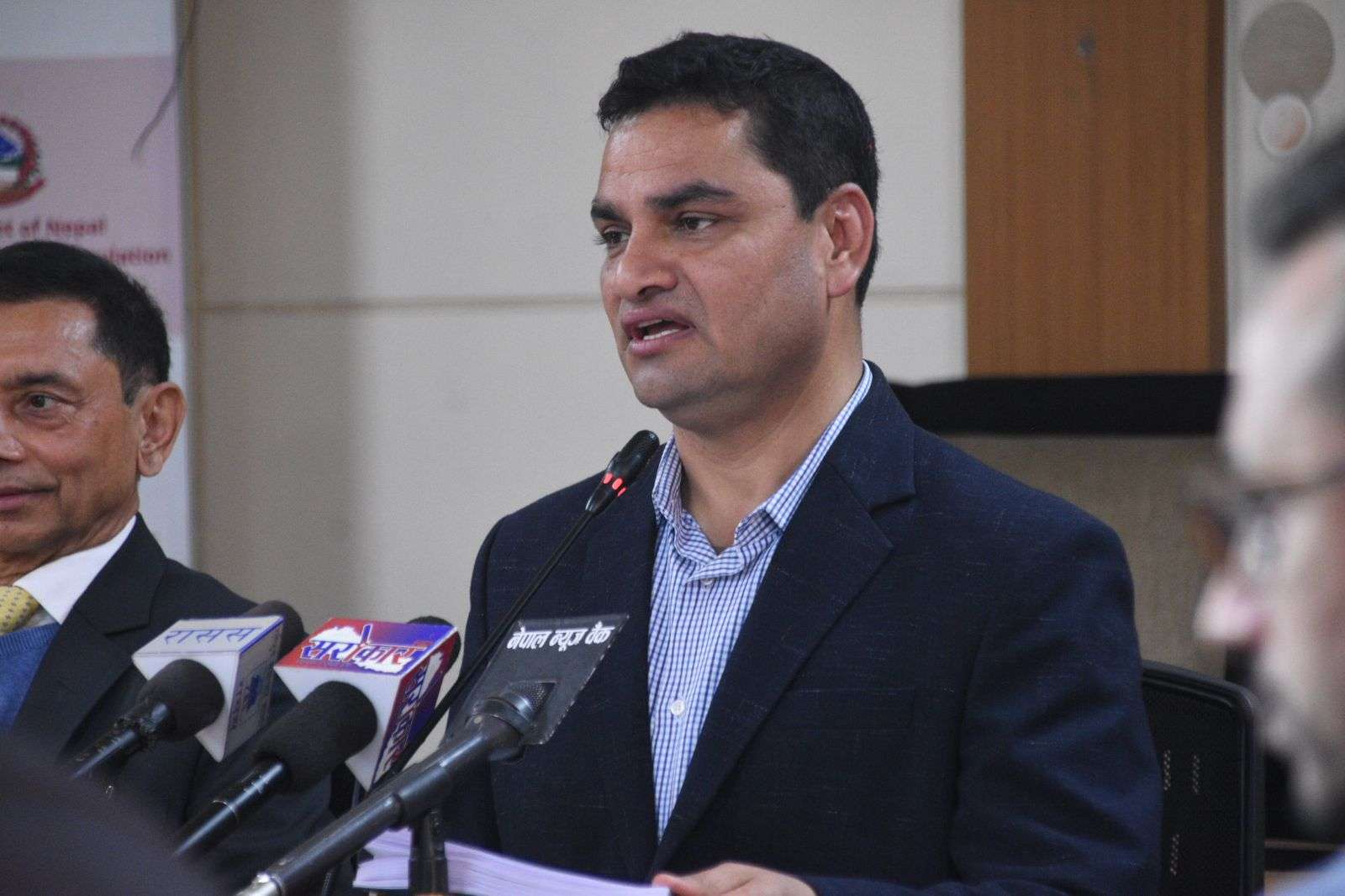 सबै सरकारी कर्मचारीलाई स्वास्थ्य बीमामा आवद्ध गराउने तयारी