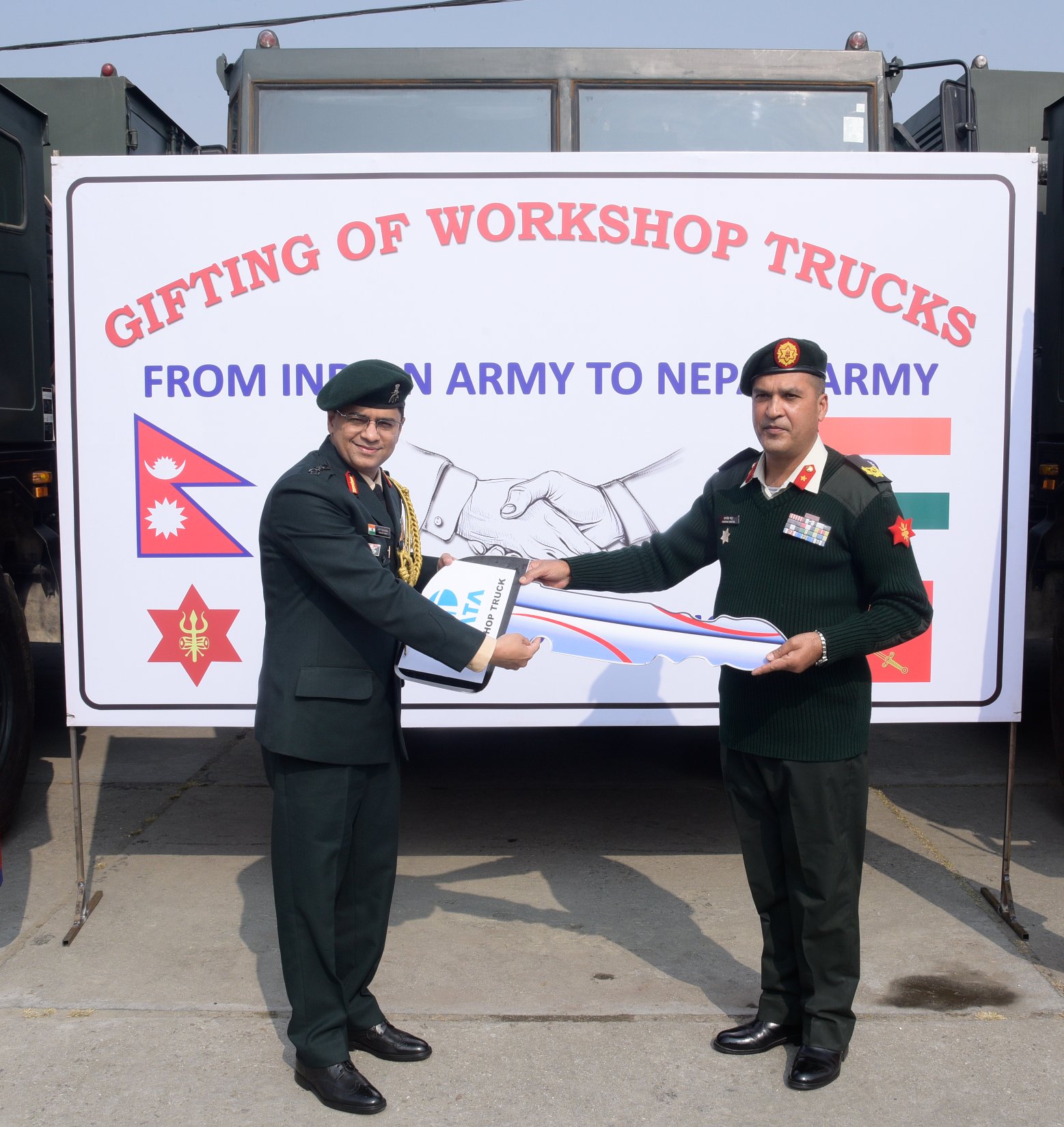भारतीय सेनाद्वारा नेपाली सेनालाई पाँच थान ट्रक सहयोग