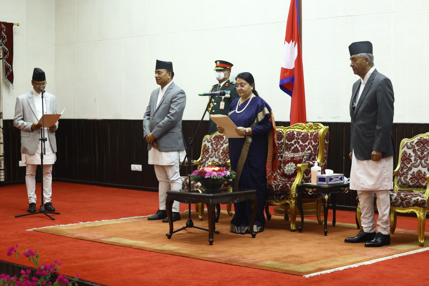 कानुनमन्त्रीद्वारा पद तथा गोपनियताको शपथ