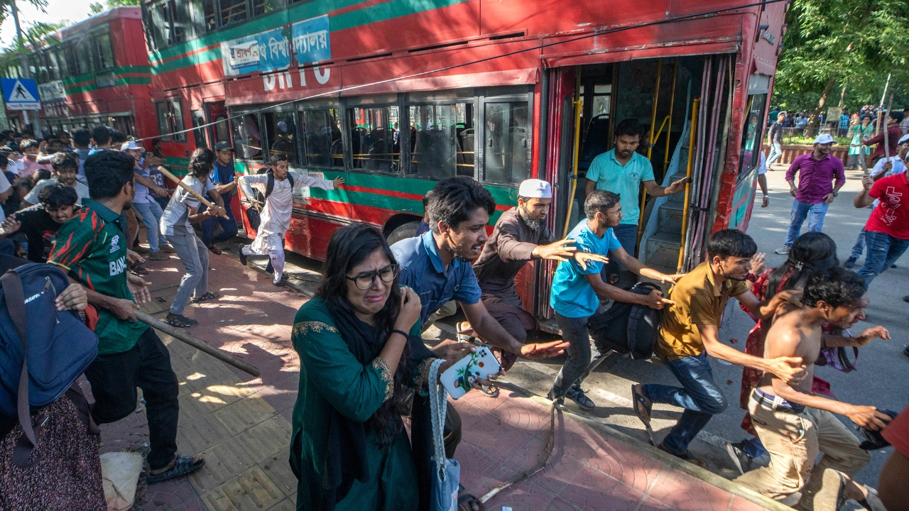 बंगलादेशभरी कर्फ्यू घोषणाः भारतले विद्यार्थी फर्कायो, के गर्दै छ नेपालको परराष्ट्र मन्त्रालय ?