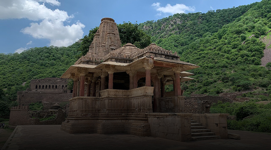 दिनमा शान्त, रातमा डरलाग्दो रहस्यमय ठाउँ भानगढ