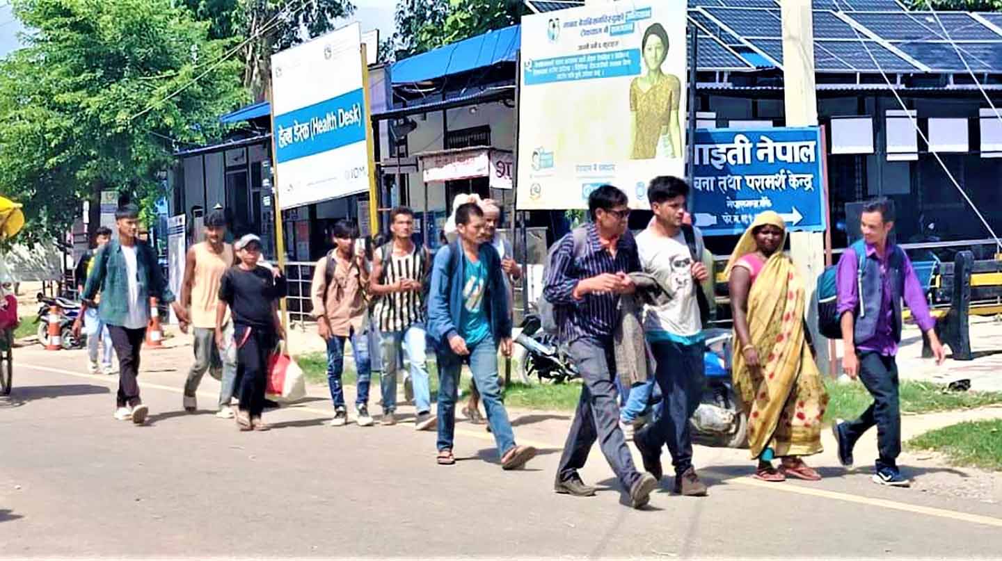 चाडपर्वको खर्च जोहो गर्न भारत जानेको लर्काे