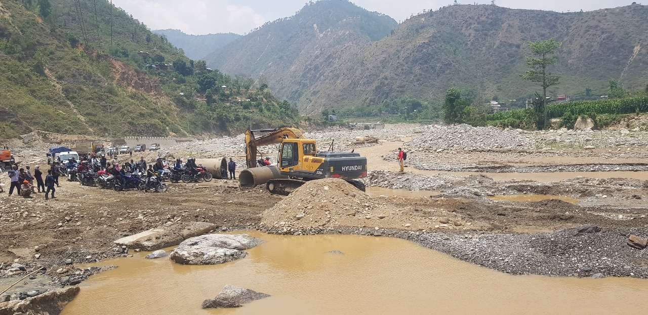 बिपी राजमार्गलाई वर्षामा पनि यातायात सुचारु हुनेगरी बनाउने तयारी