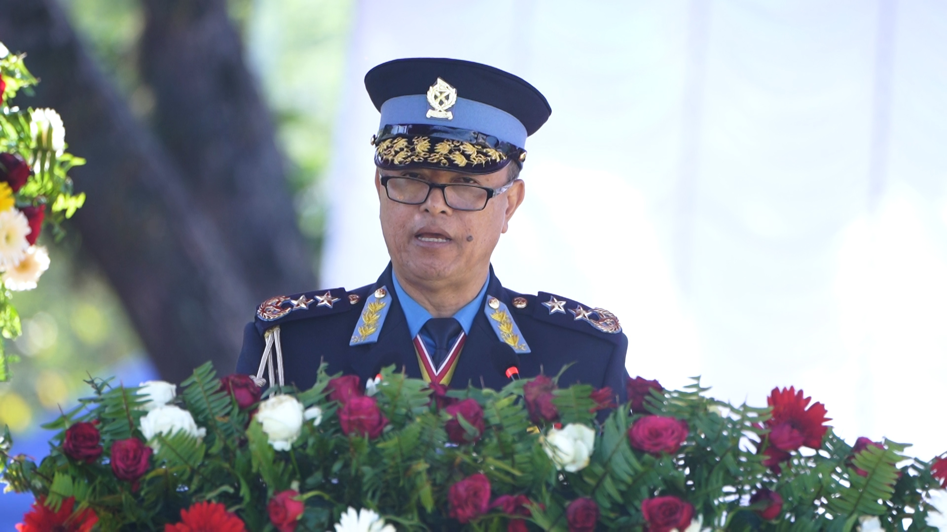 अवकास भएका प्रहरी महानिरीक्षक खापुङलाई विदेश भ्रमणमा रोक