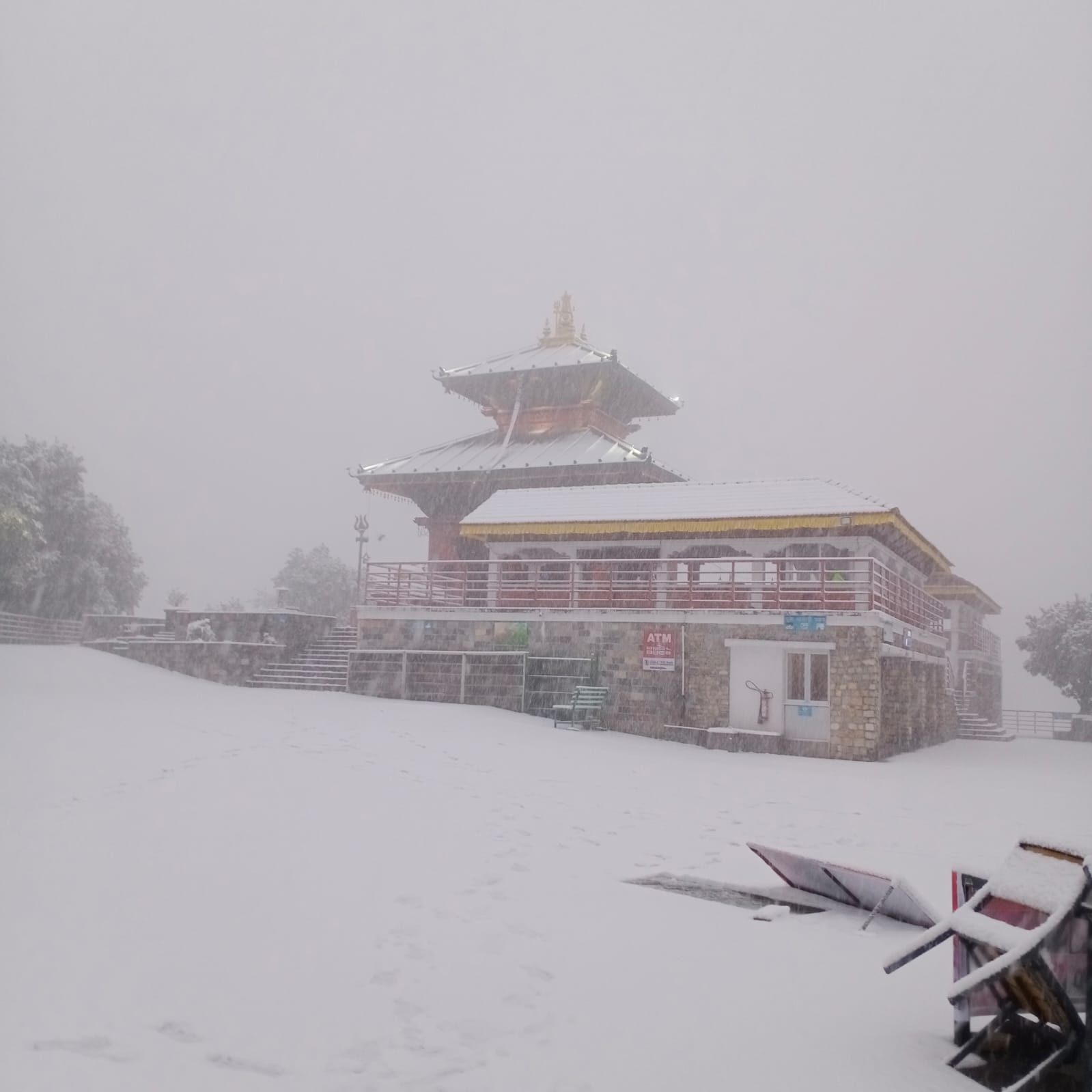 चन्द्रागिरीमा हिउँ(फोटोफिचर)