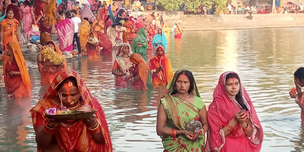 सूर्यको पूजा आराधना गरी छठ मनाइँदै