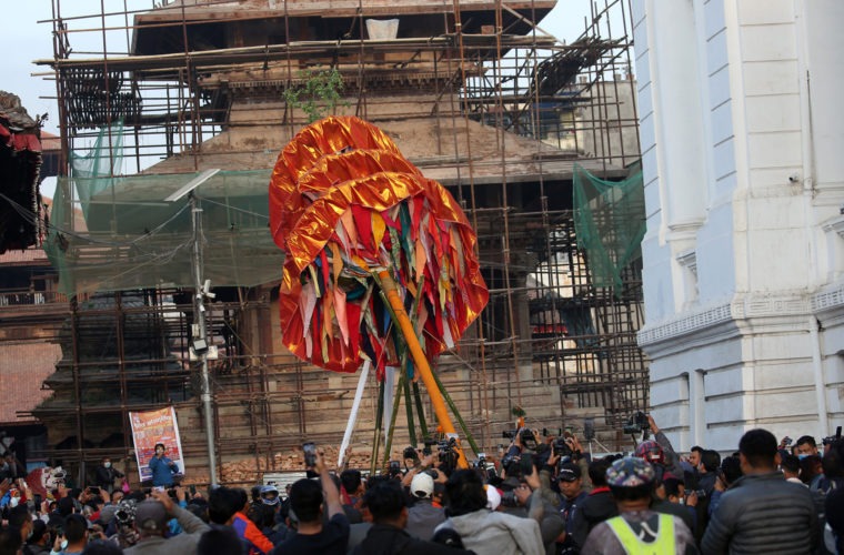 होली पर्व सुरु, वसन्तपुरमा ठड्याइयो चीर