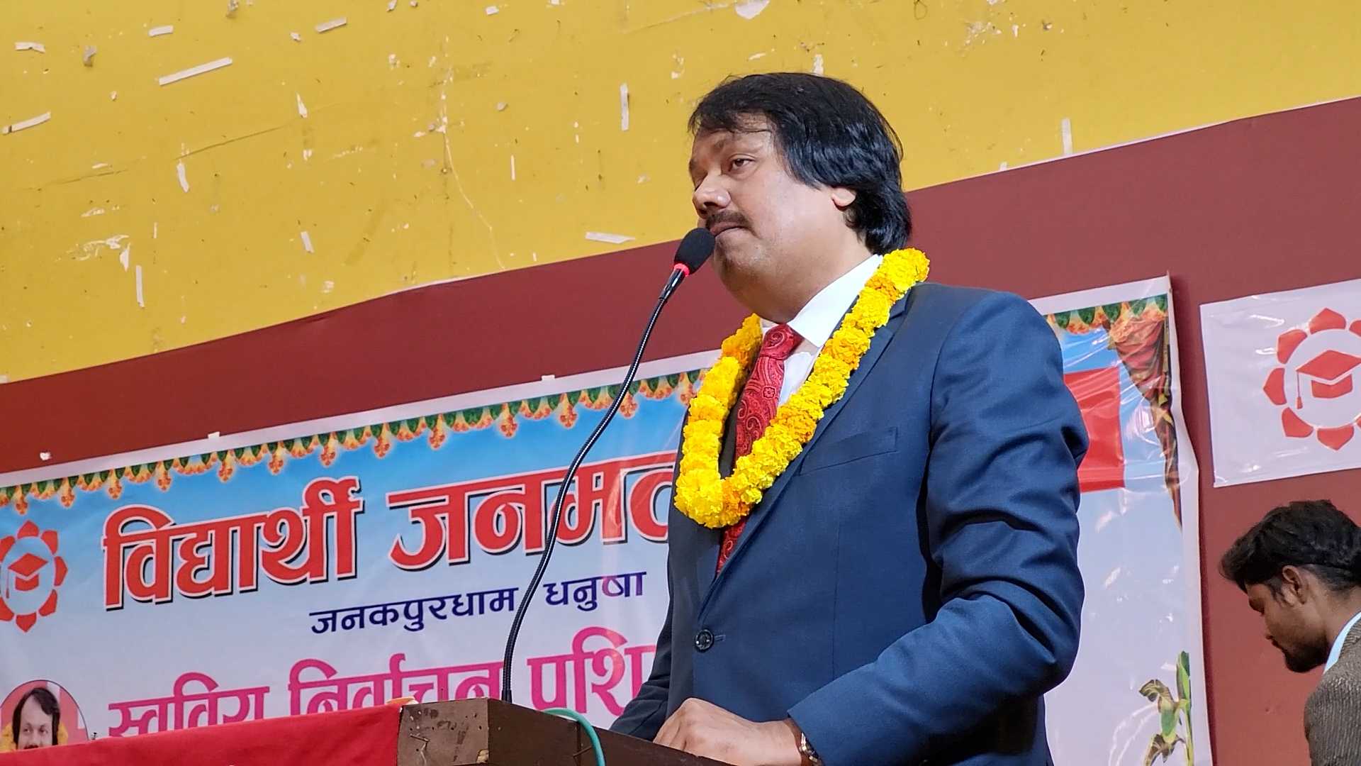 विद्यार्थीले सुरु देखिनै राजनीतिमा लाग्नुपर्छ – अध्यक्ष राउत
