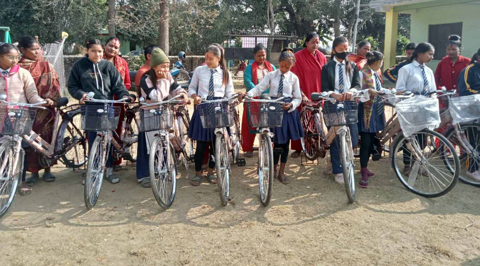छात्रालाई साइकल