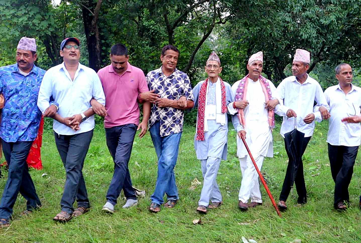 देउडामा तीन पुस्ता एकसाथ नाच्दै