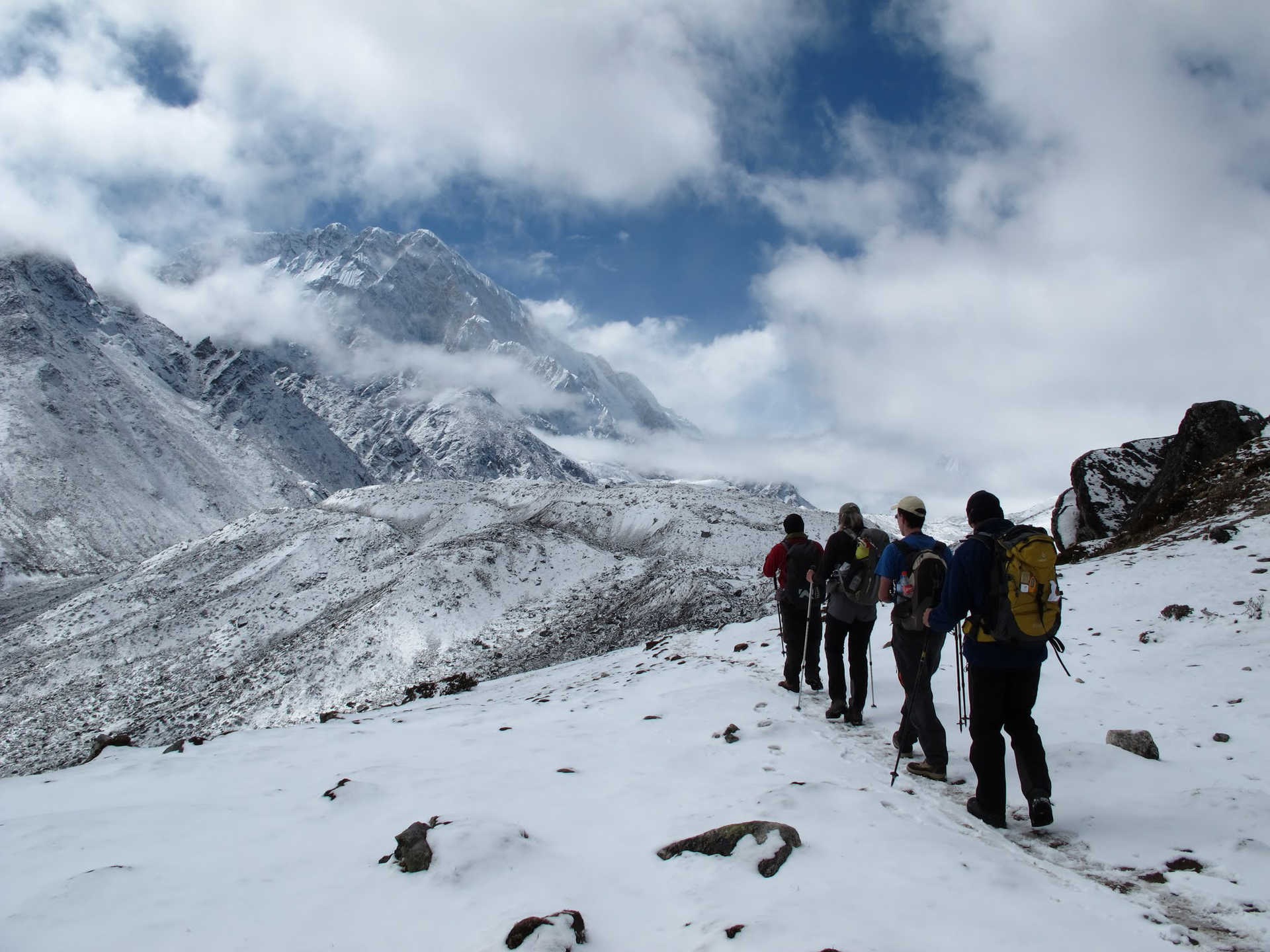 हिमाल आरोहणका लागि २२ आरोही समूहलाई अनुमति