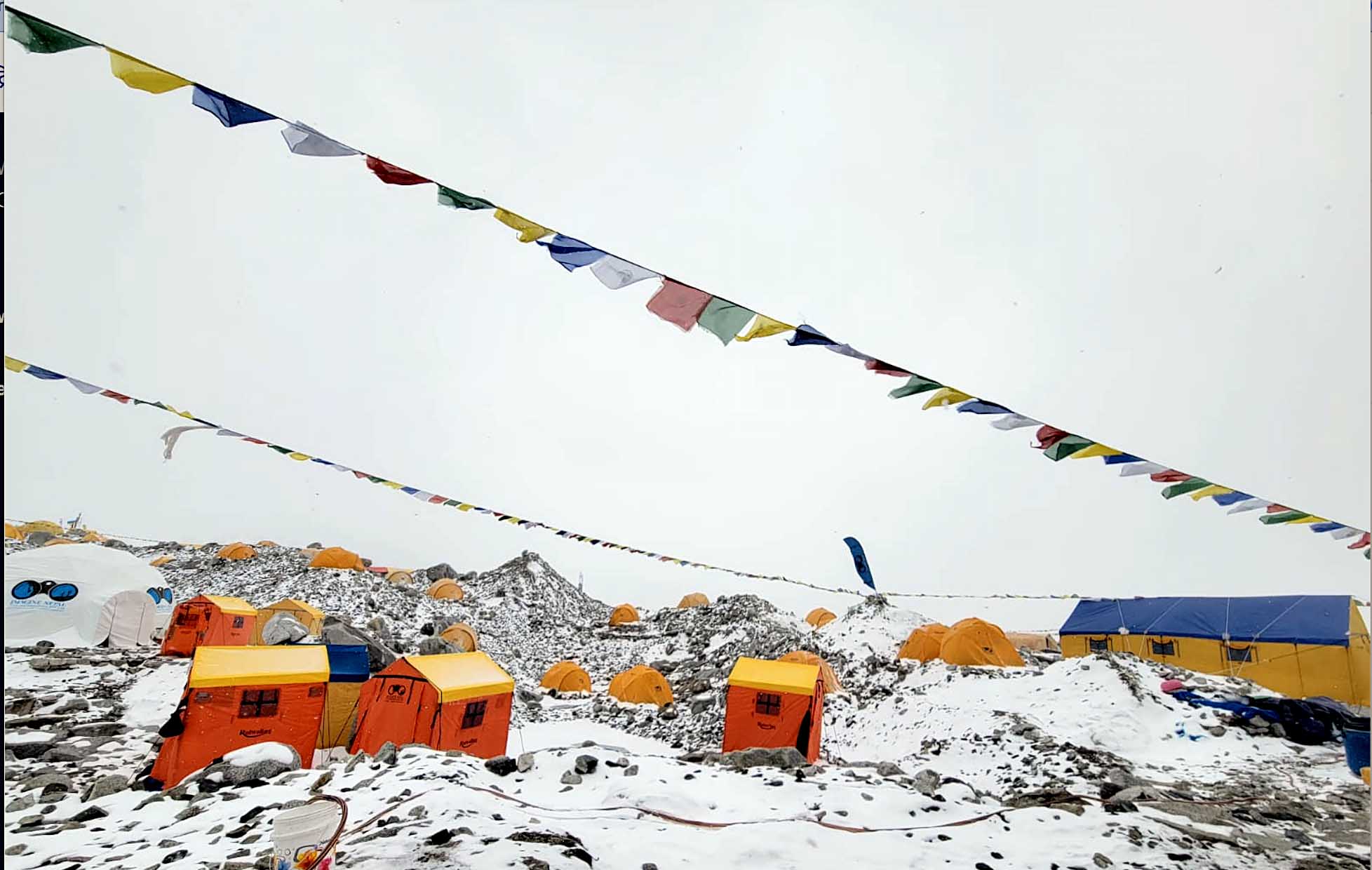 अनुकूल मौसमको पर्खाइमा सयौँ सगरमाथा आरोही