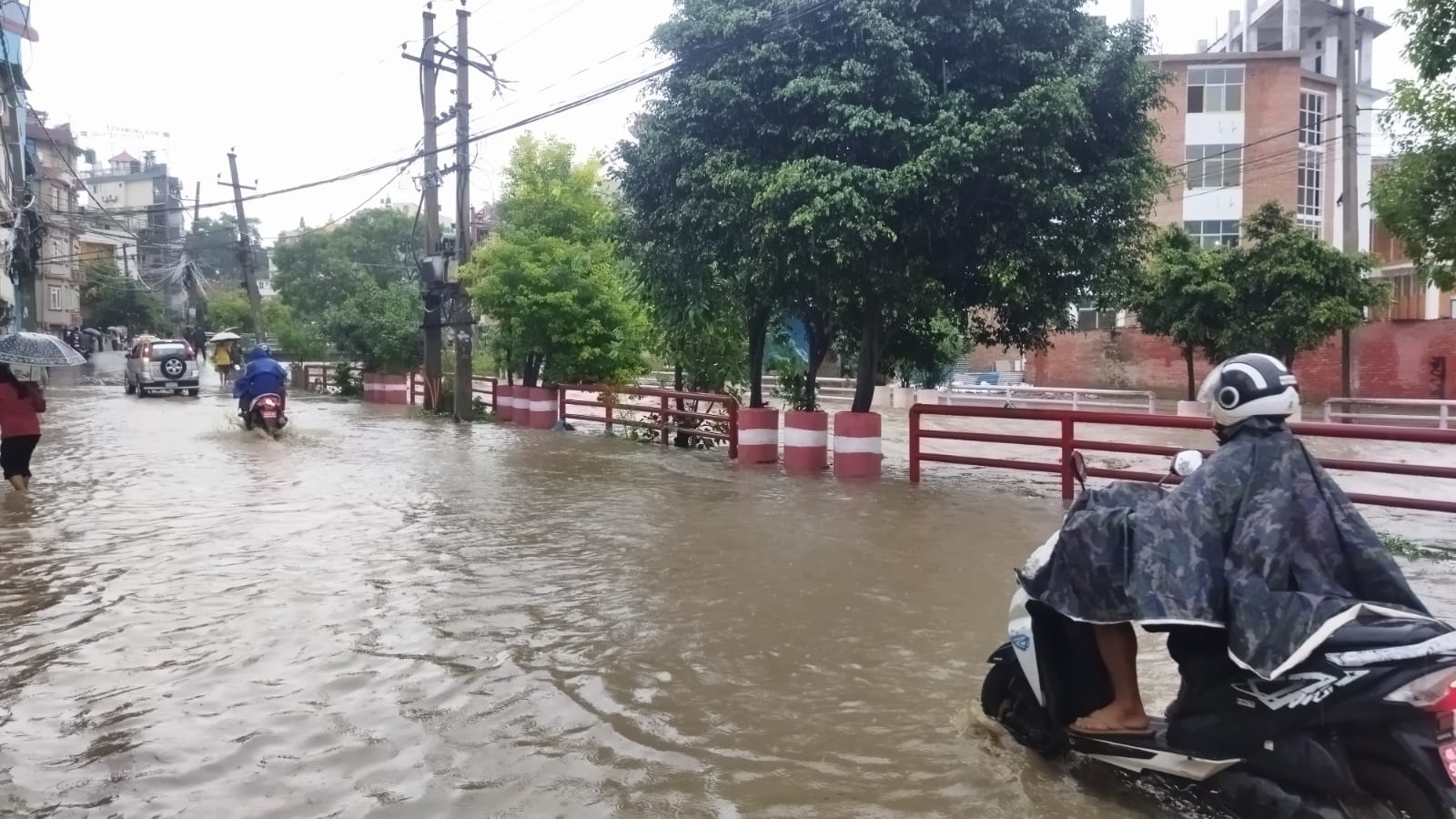Flood on Anamnagar Road (1)
