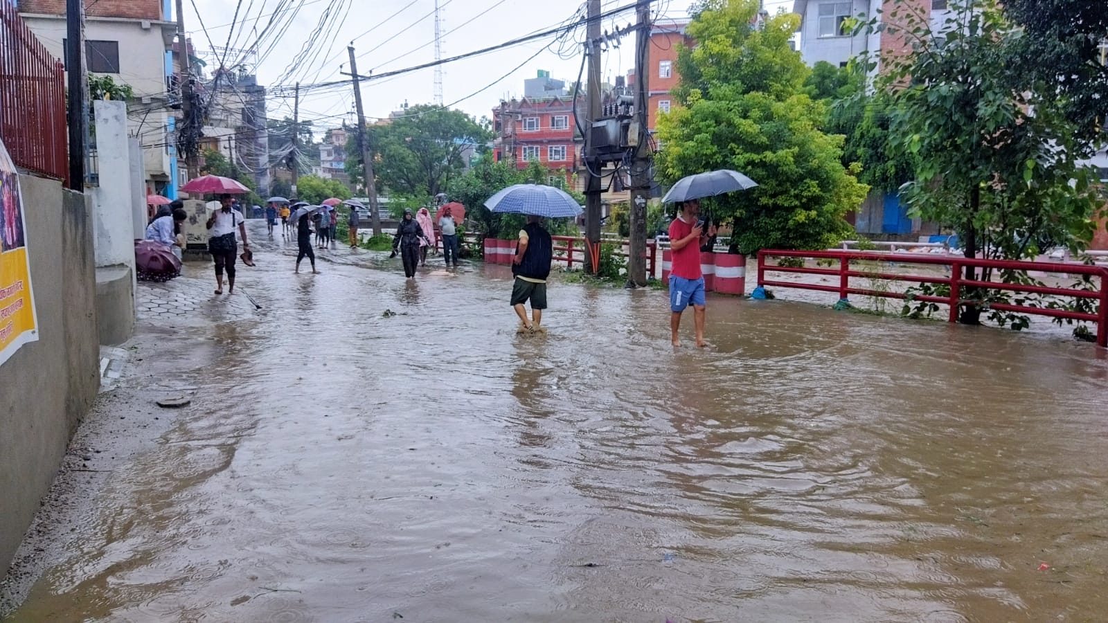 Flood on Anamnagar Road (3)