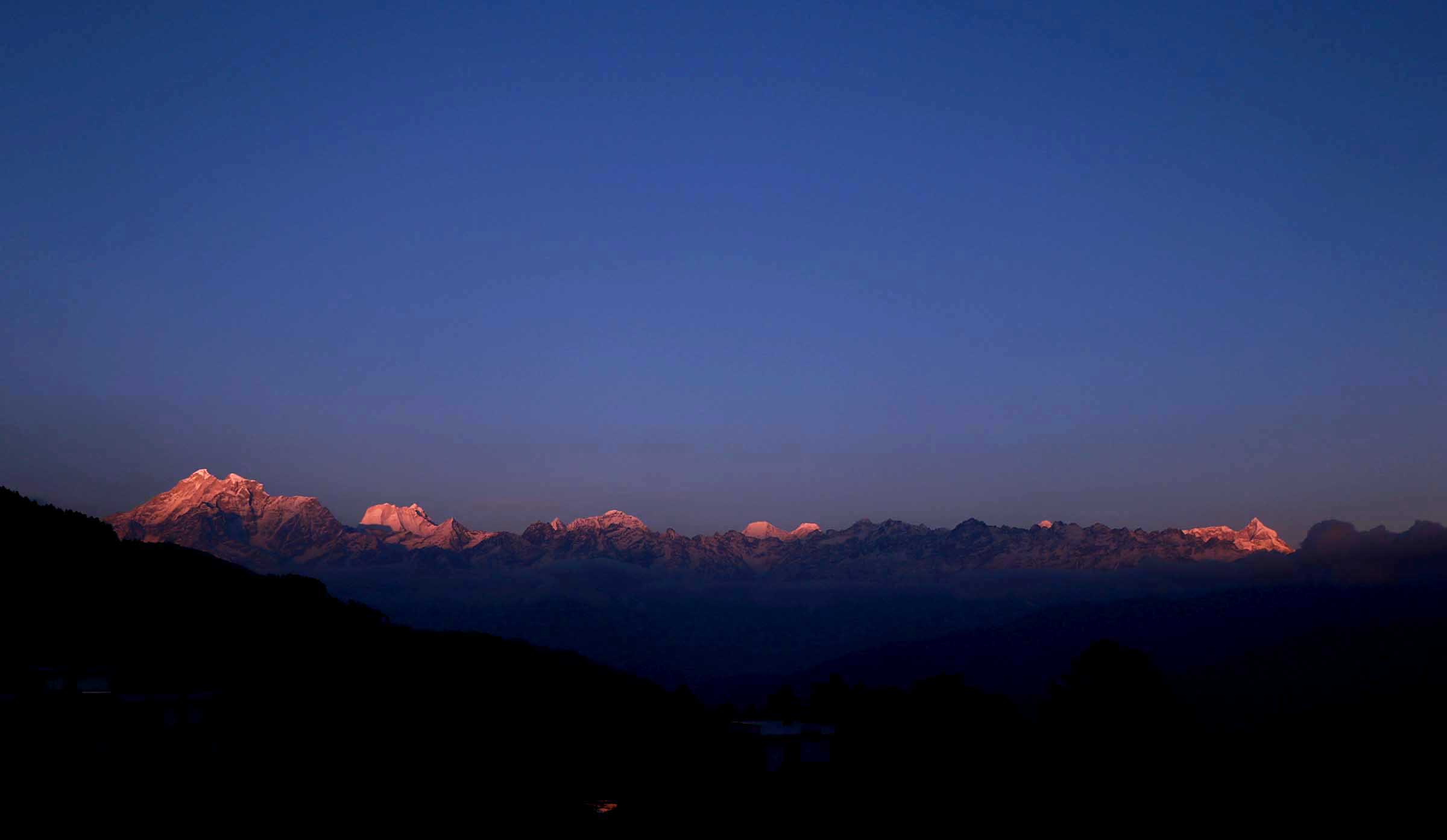 खुलेको मौसममा हाँसेको गौरीशंकर