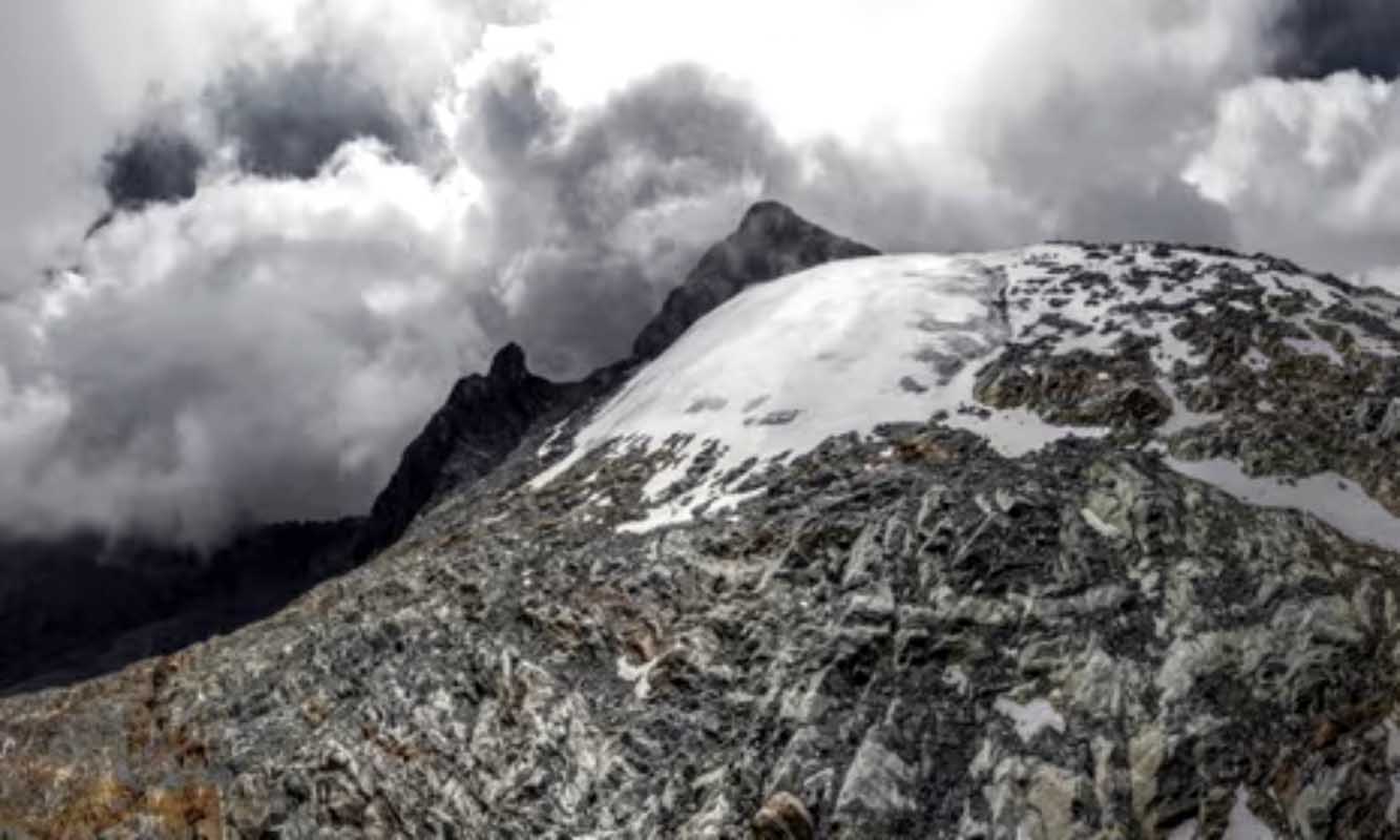 जलवायु परिवर्तनको असर– बरफमा परिणत हुँदैछन् हिमनदी