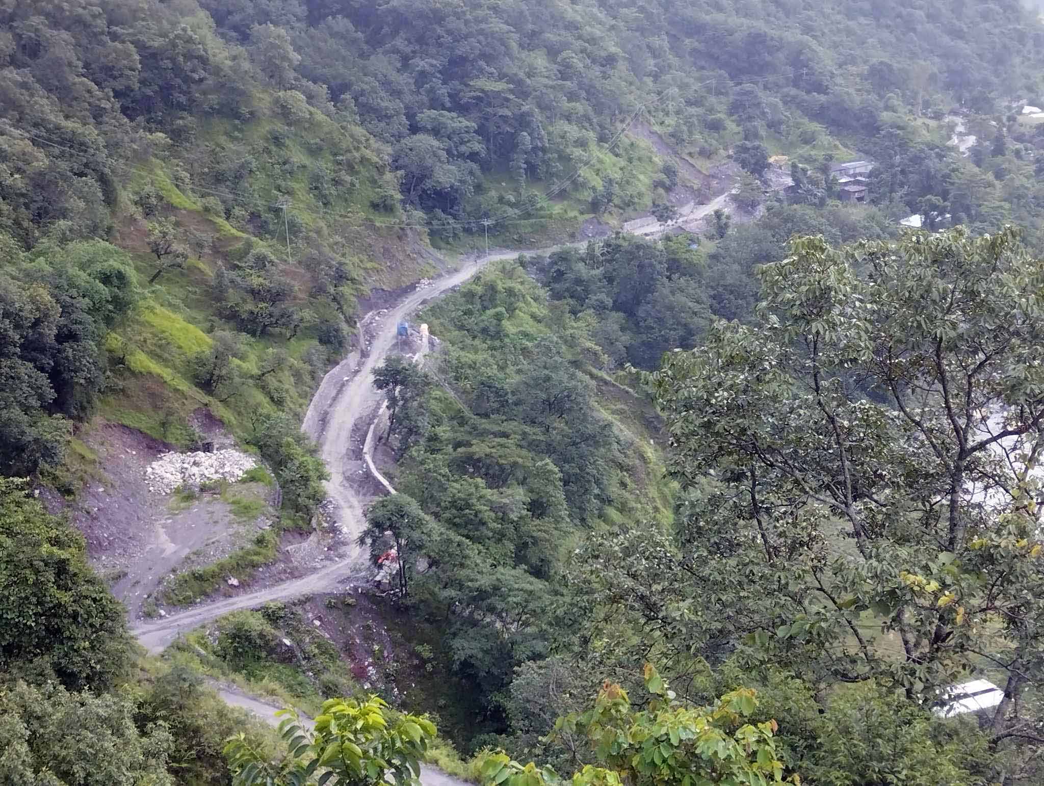 ग्रामीण सडक अवरुद्ध हुँदा सास्ती