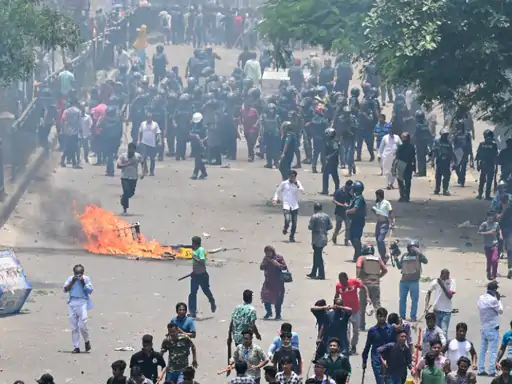 बंगलादेशबाट ज्यान जोगाएर मेघालय पुगेका छन् १५८ नेपाली