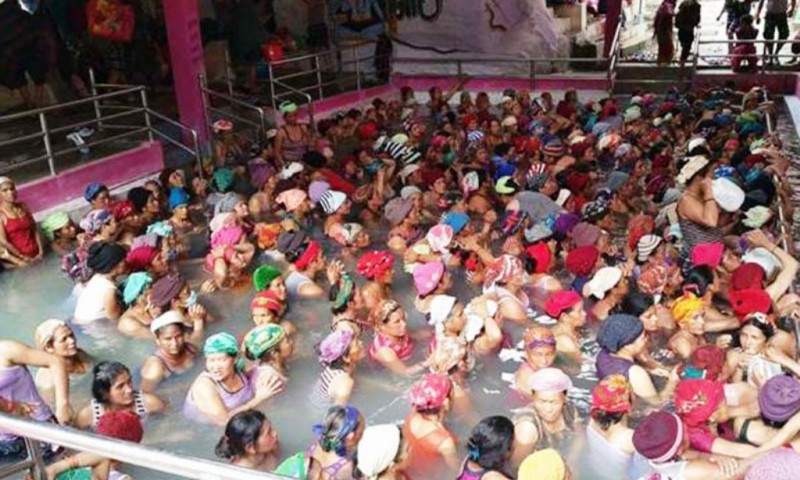 स्वास्थ्य पर्यटनको गन्तव्य बन्दै तातोपानी कुण्ड