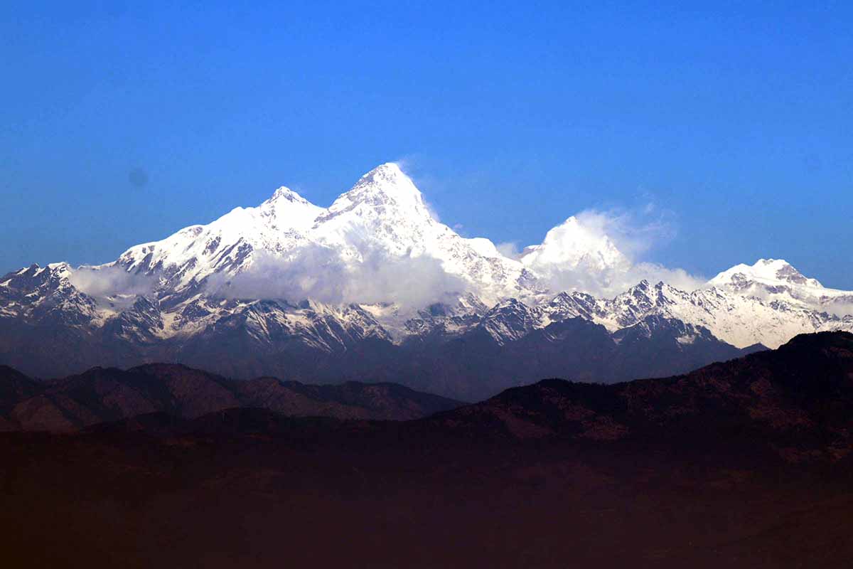 ‘सेताम्मे हिमाल कालो देखिन थाले’