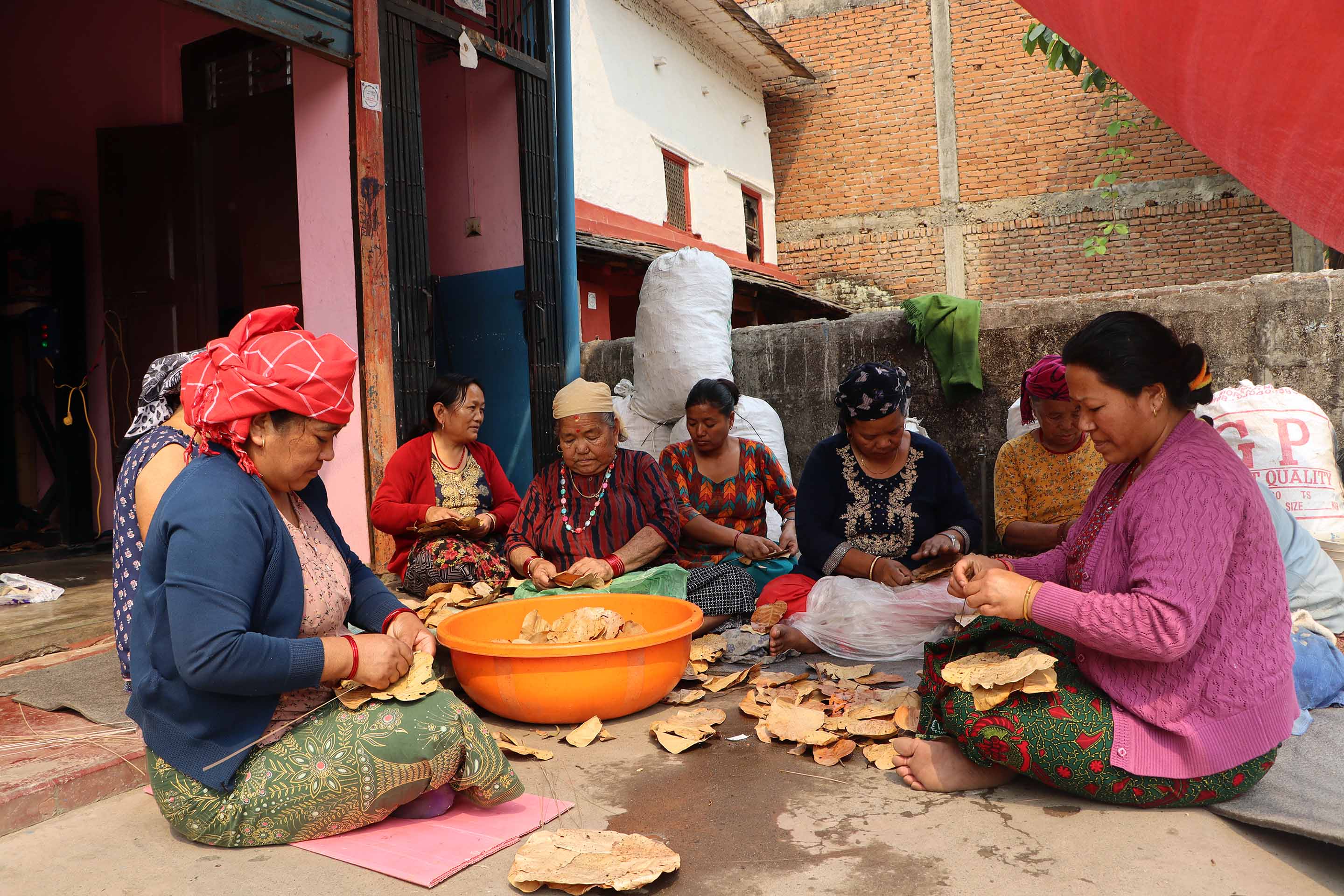 दुना टपरी उद्योगबाट आत्मनिर्भर हुने प्रयास