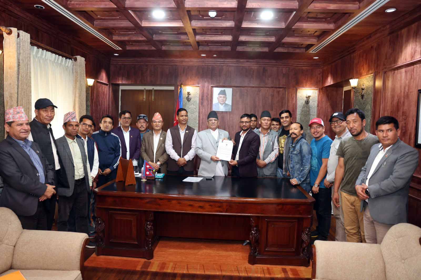 'अपरेशन आवर' को निर्णय खारेज गर्न कर्णालीवासीले गराए प्रधानमन्त्रीको ध्यानाकर्षण