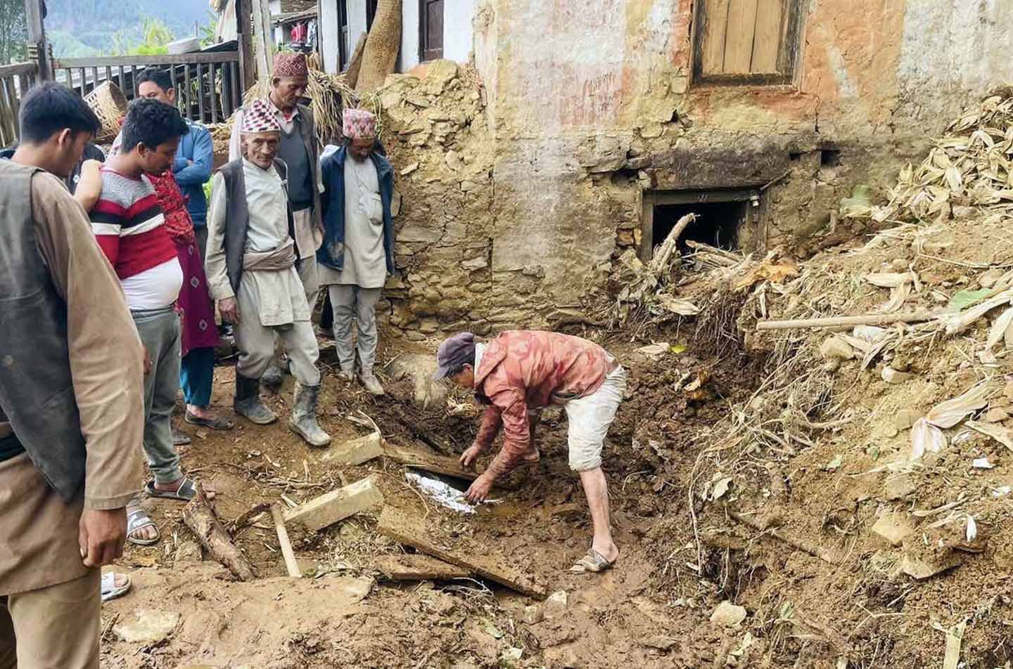 बाढीपहिरोको दुई महिनाः सुरक्षित बासस्थानको माग गर्दै पीडित