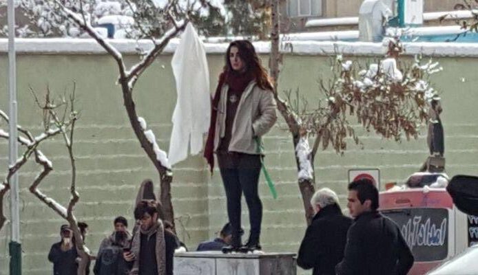 इरानमा सरकारविरूद्ध महिला आन्दोलित, ५ जनाको निधन