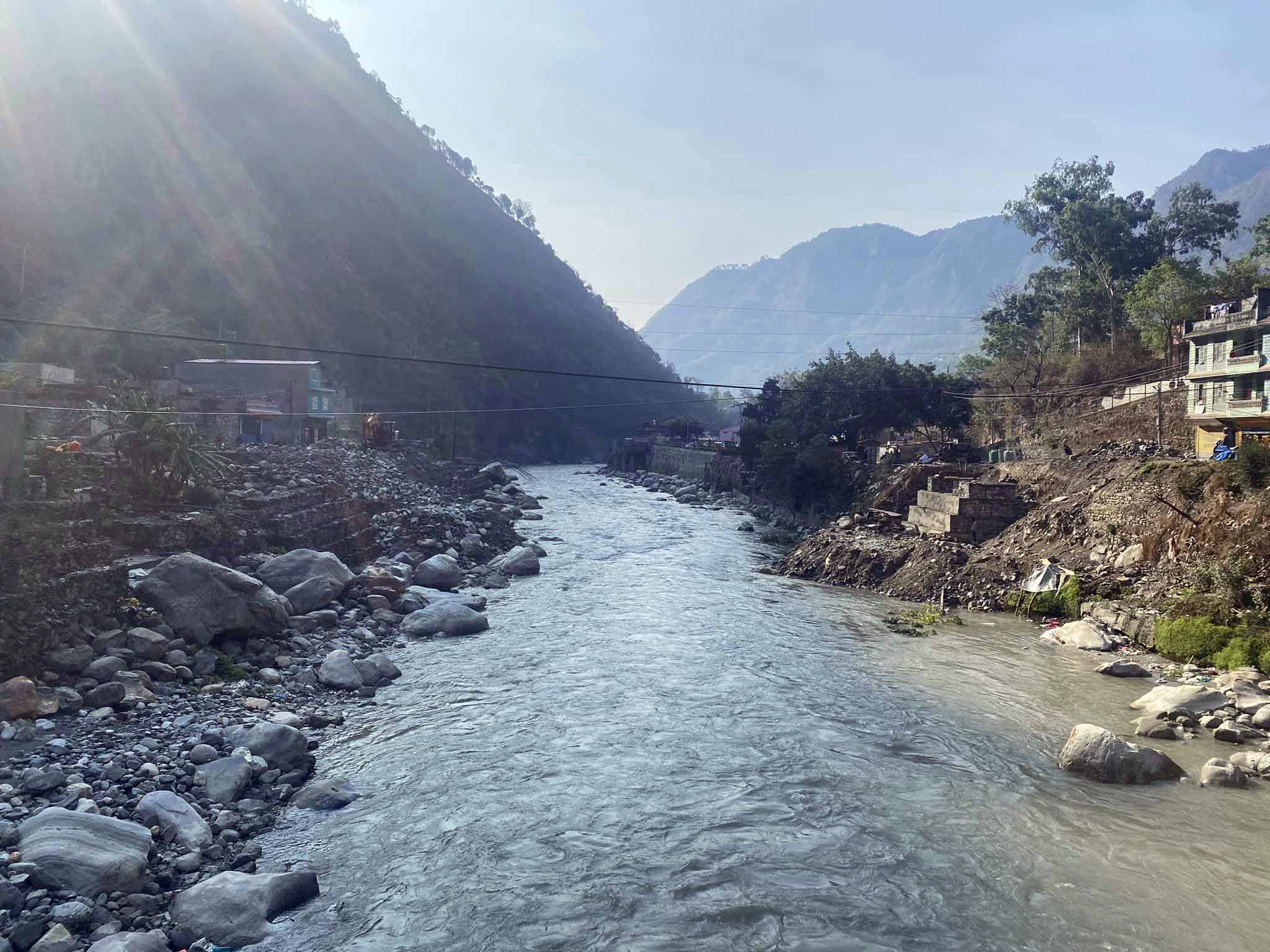 साँघुरिँदै कालीगण्डकी नदी: हराउँदै मौलिक स्वरुप