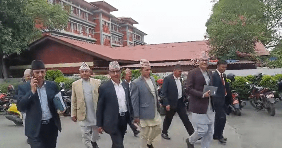 कुलिङ पिरियड विरुध्द ‘सिंहदरबारका साँढेहरु’