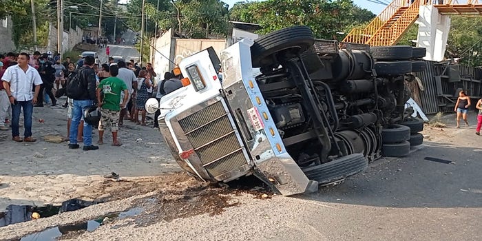 ट्रक दुर्घटनामा मेक्सिकोमा  कम्तीमा ५३ आप्रवासीको मृत्यु