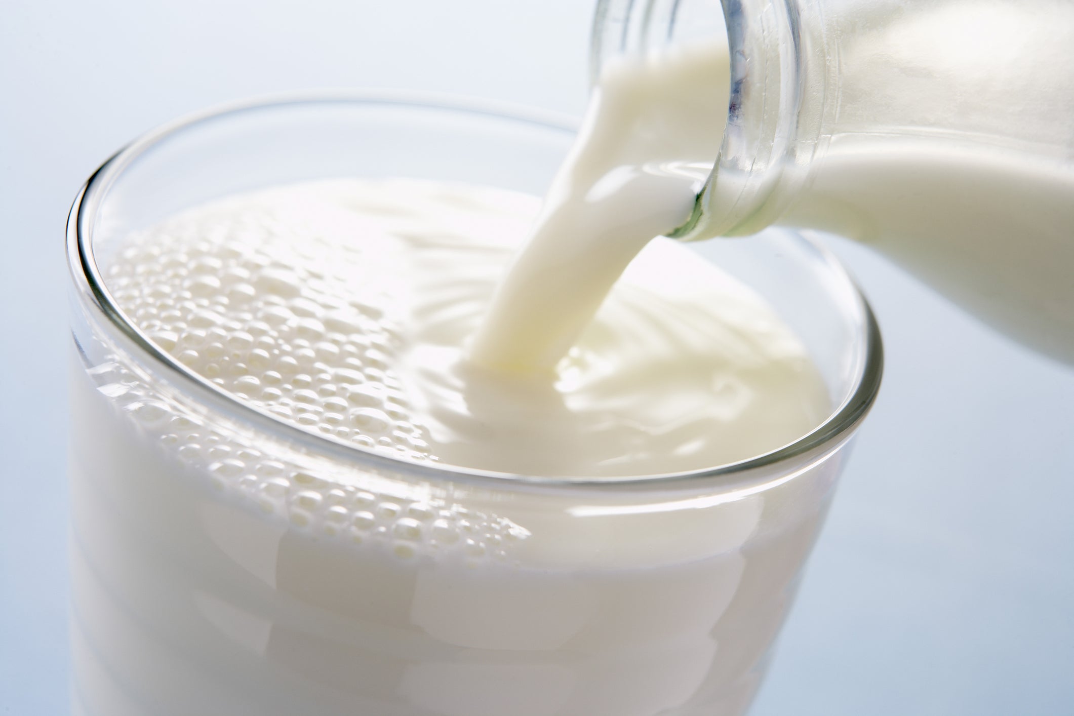 निजी डेरीद्वारा दूधको प्रतिलिटर दश रुपैयाँ मूल्य बृद्धि