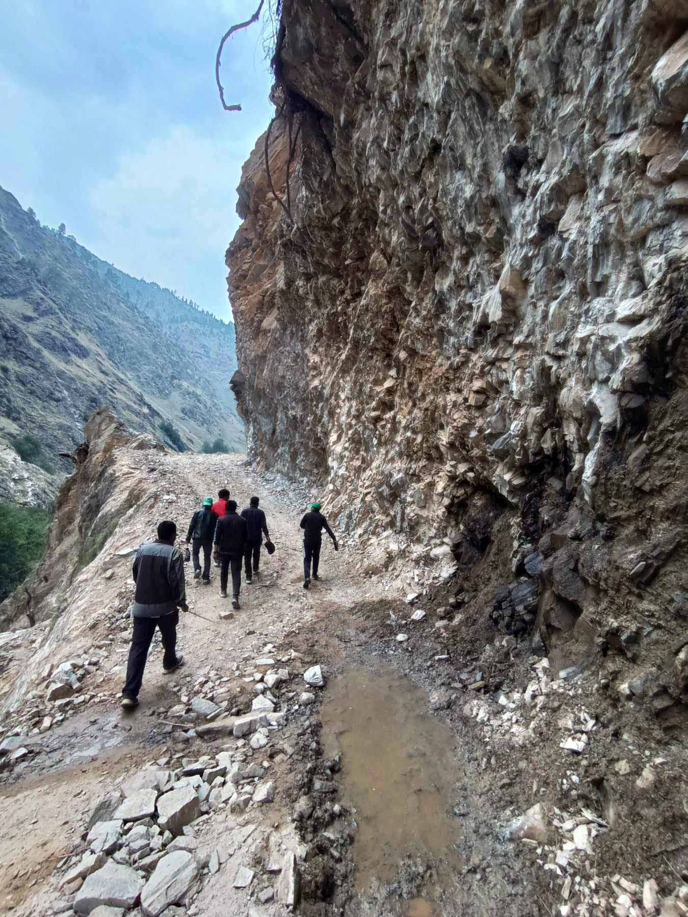 गमगढी–नाक्चेलाग्ना सडक : सात वर्षमा १८ किमी
