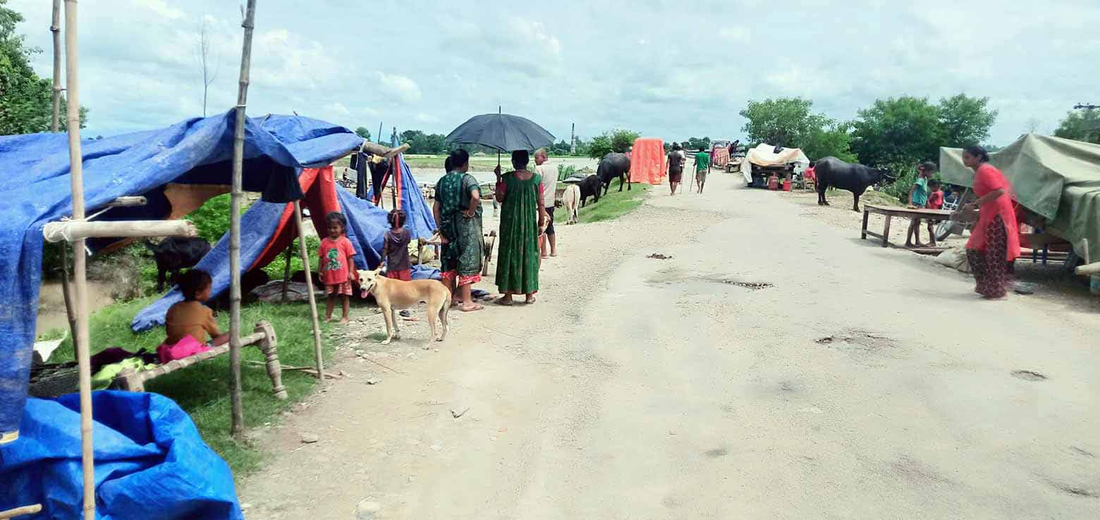 कैलाली बाढी: ‘वस्तुभाउ पनि खान नपाएर  मर्ने भए’