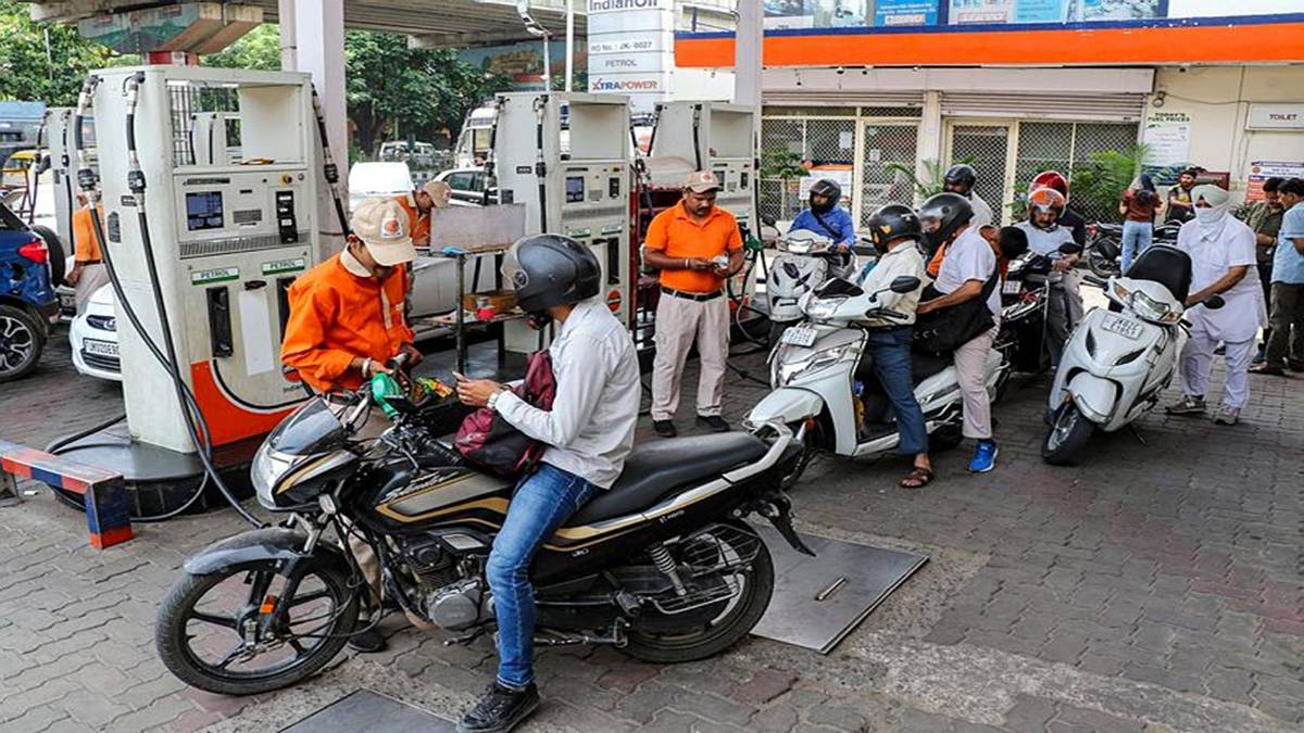 भारतमा पेट्रोल र डिजेलको मूल्य एक सातामा दोस्रो पटक बढ्यो, ९० पैसाले वृद्धि