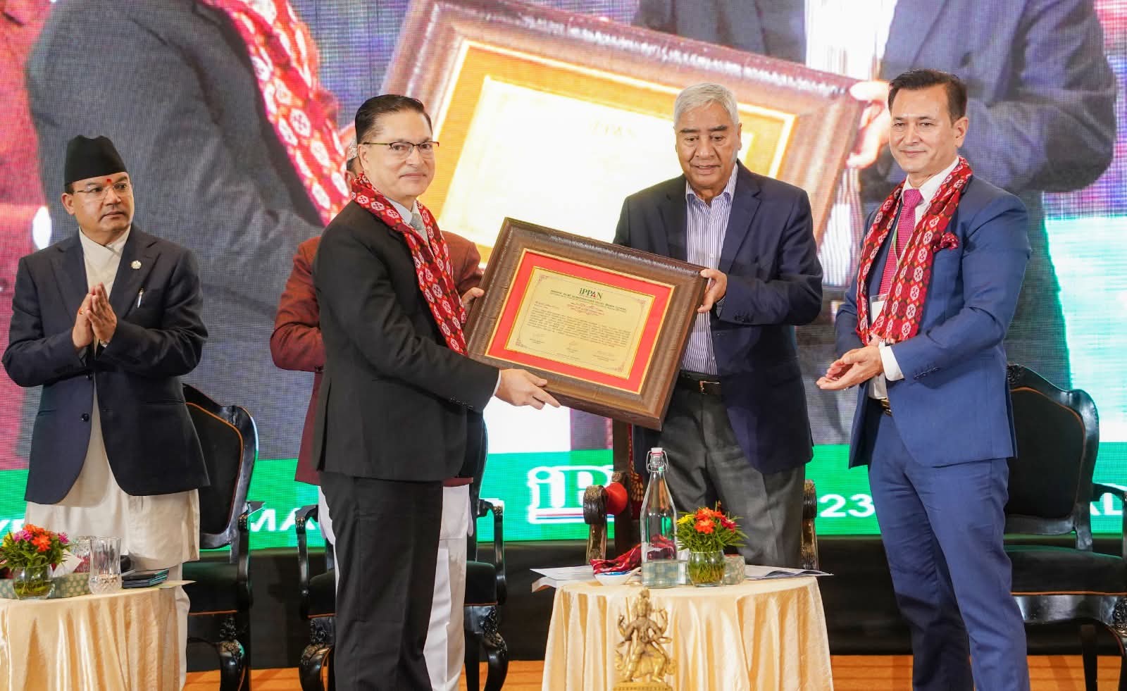 ऊर्जा विज्ञ अधिकारीलाई ऊर्जा ज्योती सम्मान