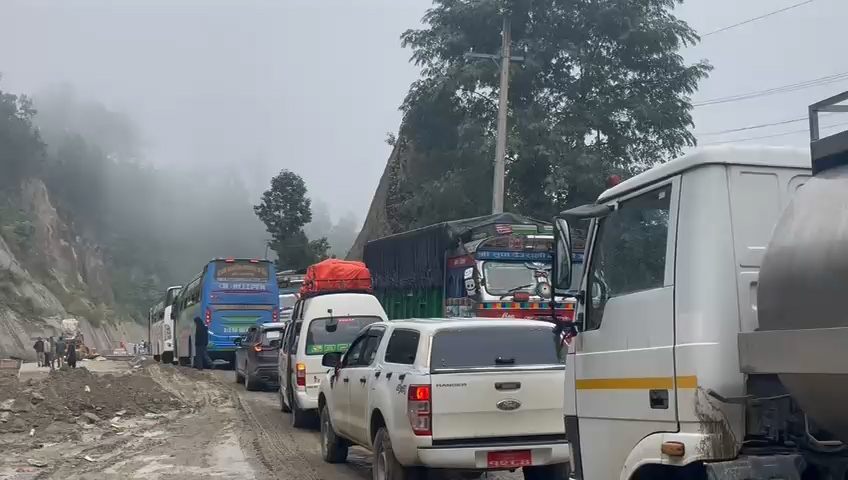 दाउने सडकमा जामको समस्या अझै टरेन, यात्रुहरू सास्ती भोग्दै