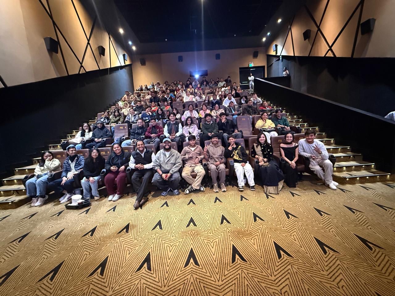 ‘ऊनको स्वीटर’ ले भारतका विभिन्न हलमा मनायो ५१ दिन