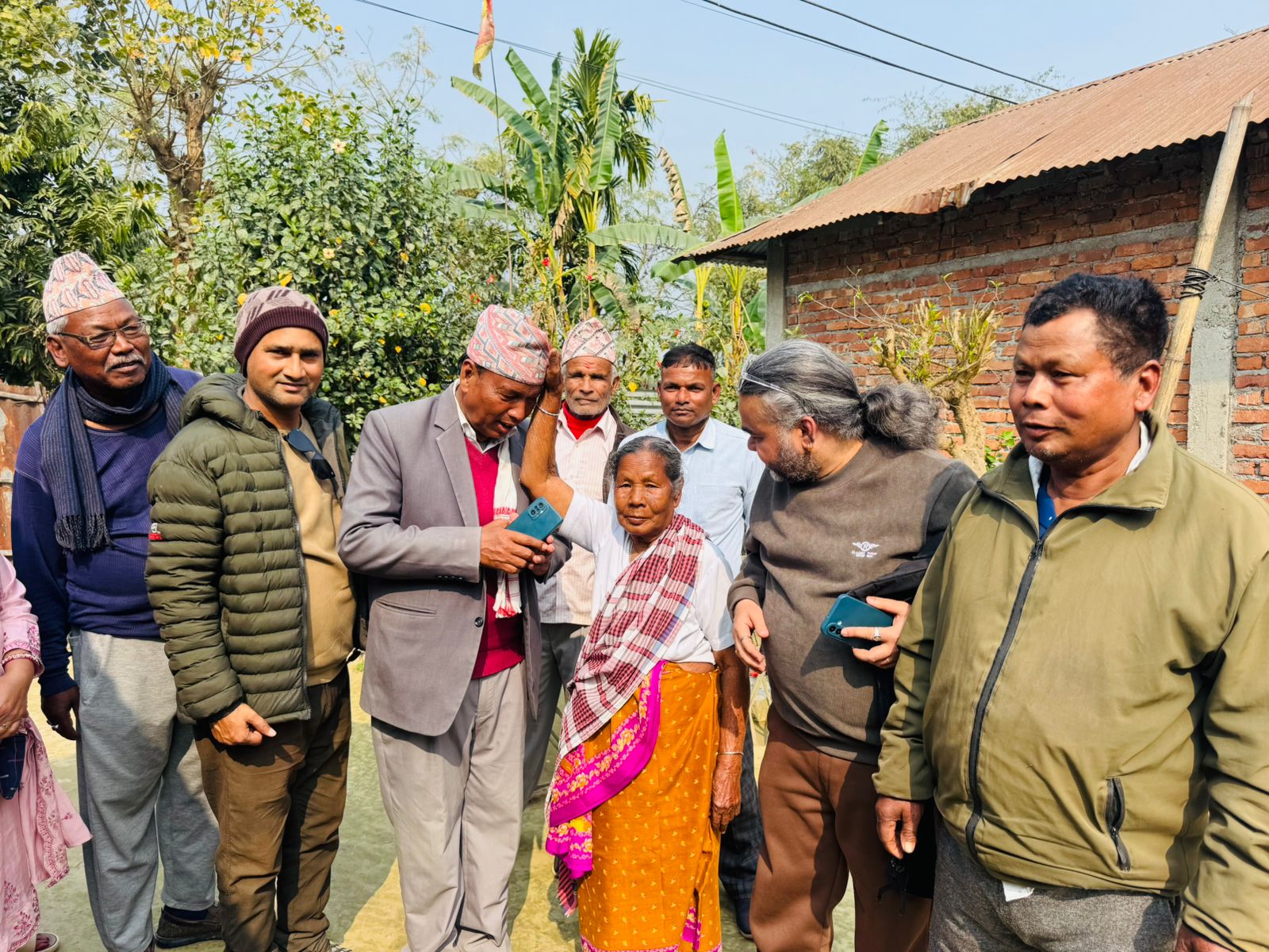 भूमिहीनको आवाज ओलीसमक्ष : ‘फेरि जितेर धनीपुर्जा दिलाइदिनुहोस्’