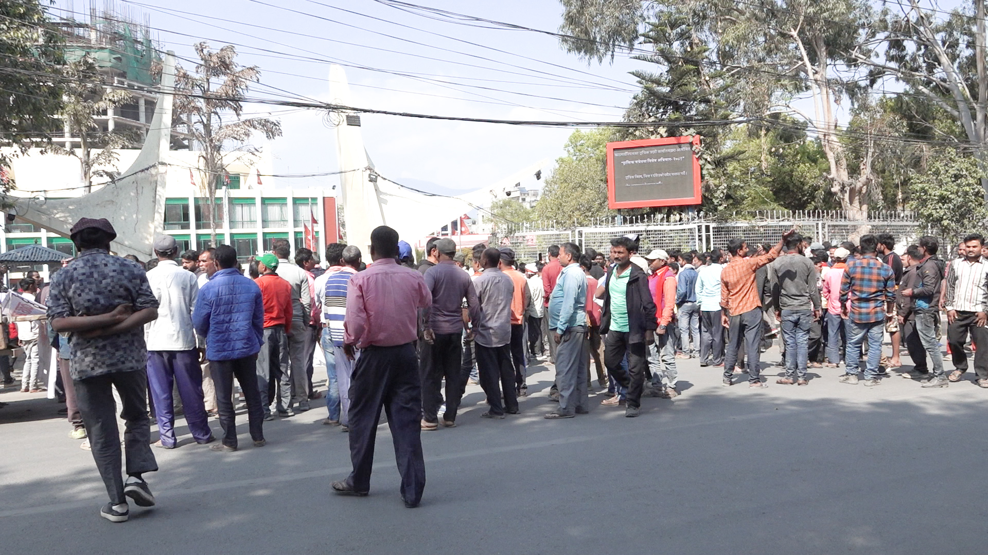 कवाड व्यवसायीहरुले काठमाडौं महानगर घेर्ने