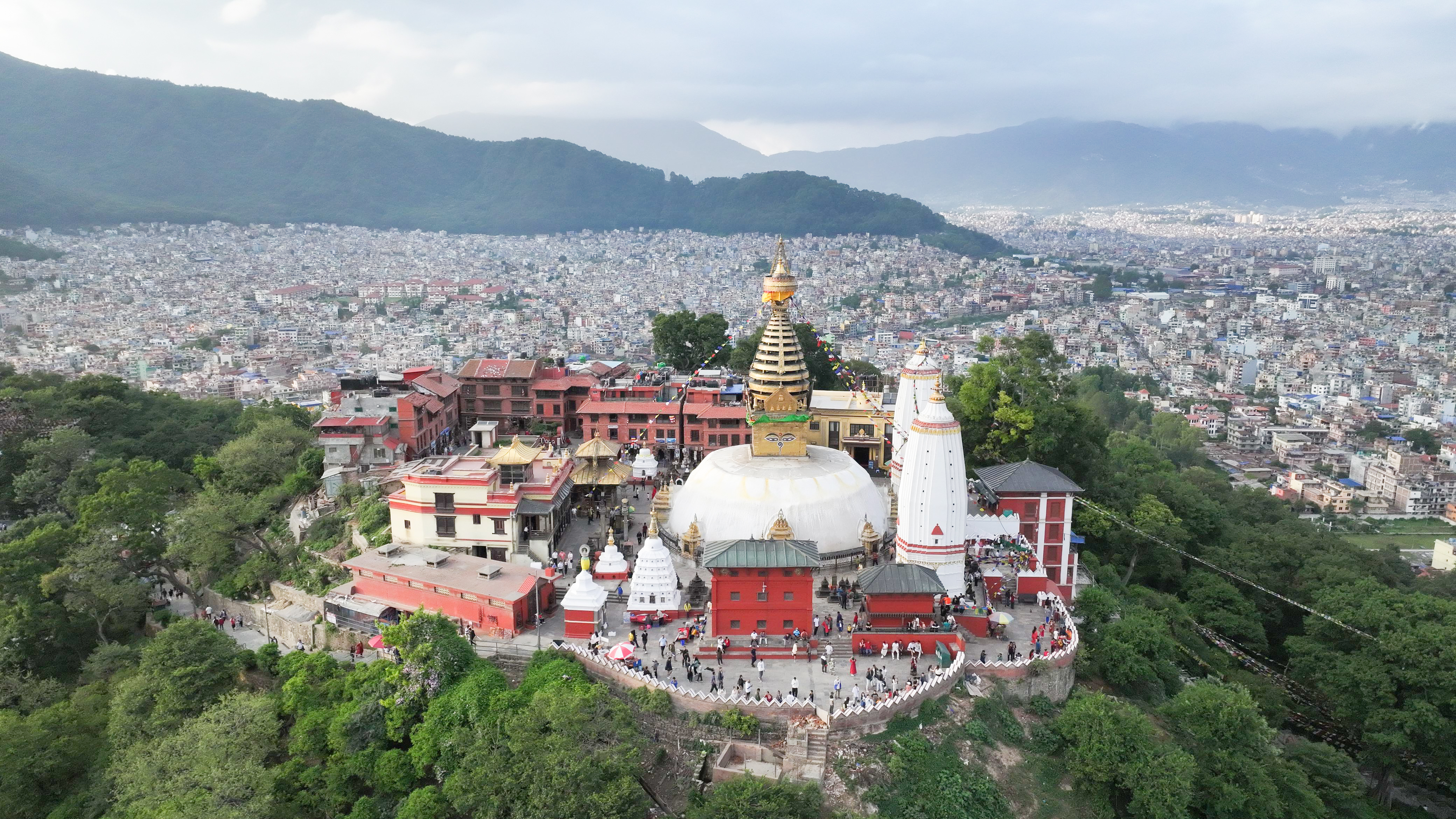 स्वयम्भूनाथको बिहानी दृश्य (तस्विरहरु)