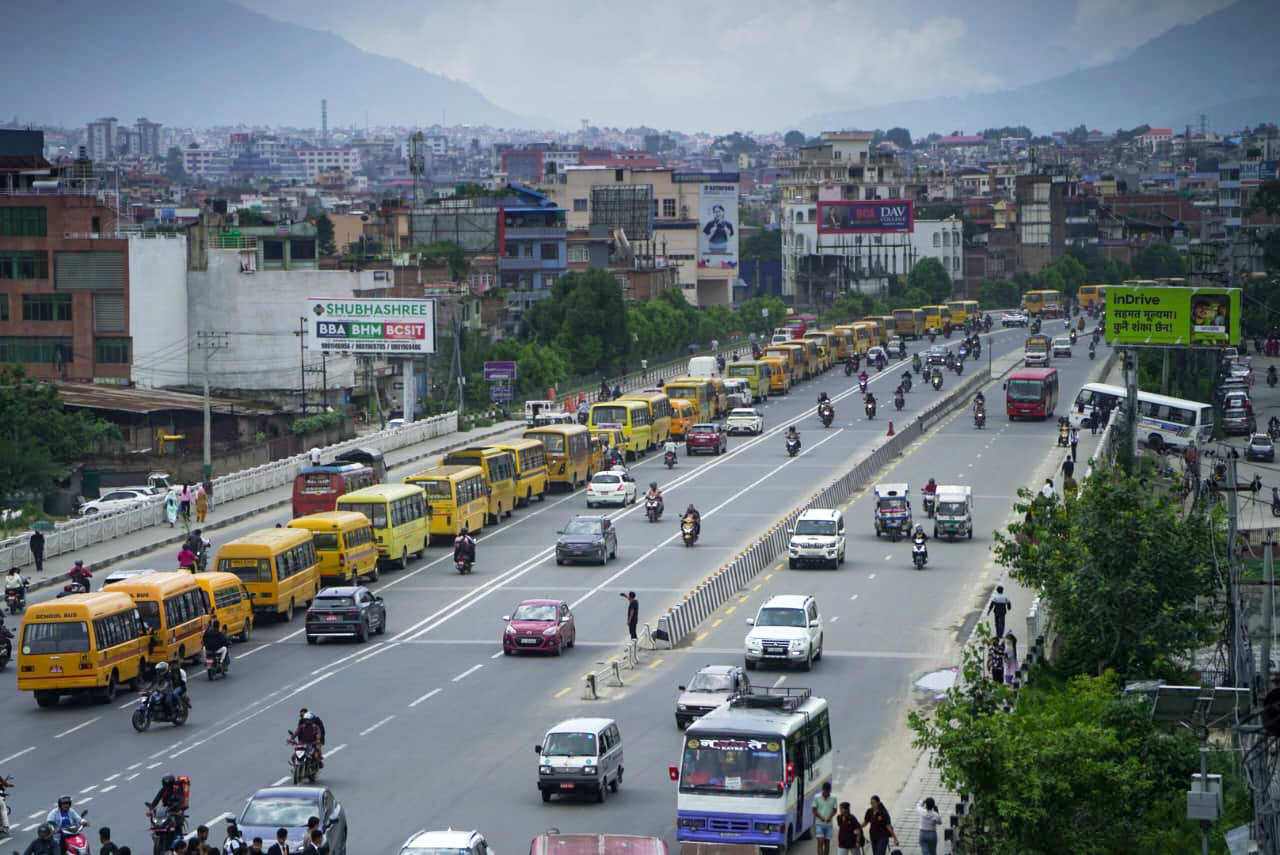 काठमाडौंमा निजी विद्यालयहरुको बस र्याली (तस्बिरहरु)