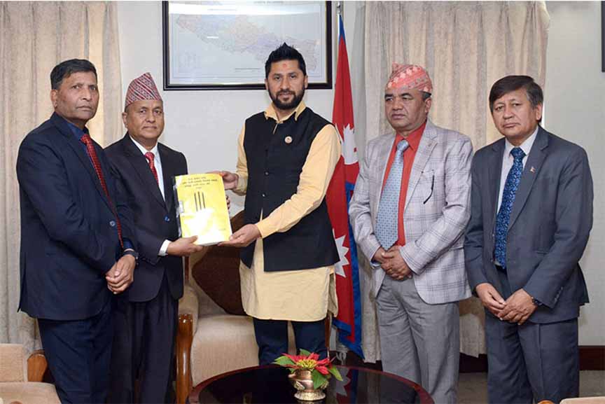 सुन तस्करीको बलियो सञ्जालको विवरण गृहमन्त्रीको हातमा
