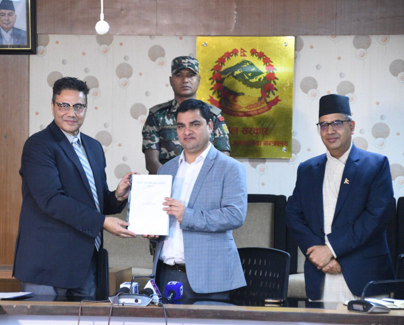 नागरिकले उचित मूल्यमा औषधि पाउने वातावरण तयार गरिन्छ : मन्त्री पौडेल
