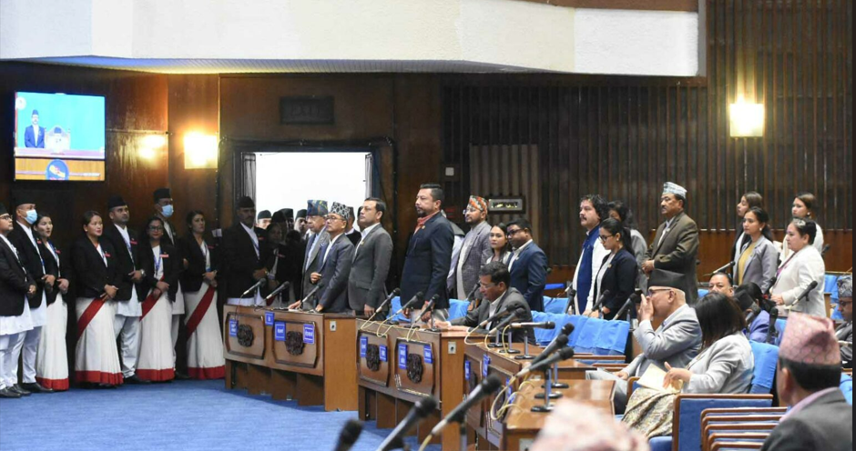 संसदमा रास्वपाको वेल घेराउ, राप्रपाले गर्यो बैठक बहिष्कार